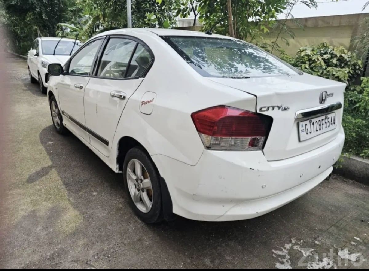 Honda City 2011 Petrol – White Sedan - Cars - Rajkot City - Image 1