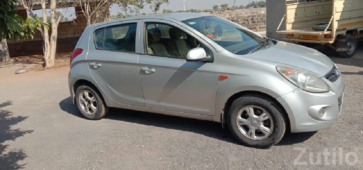 Hyundai i20 Asta Silver Hatchback - કાર - ભાણવ - Image 2