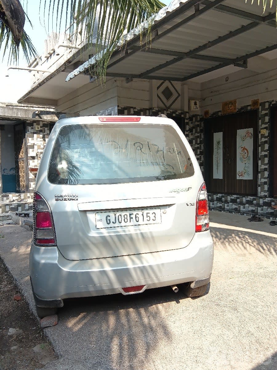 Used Maruti WagonR Silver Four Wheeler - Cars - Manavadar - Image 3