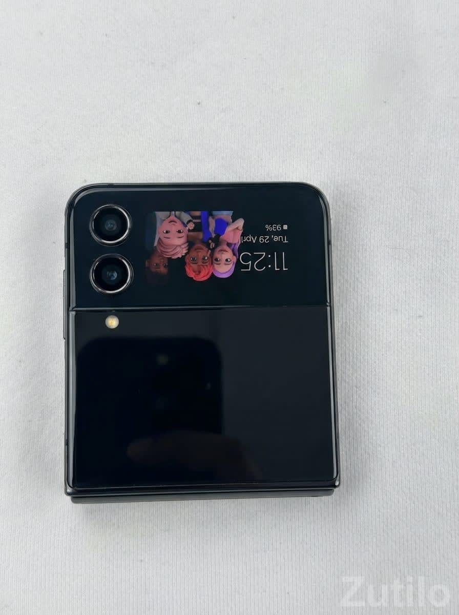 Samsung Galaxy Z Flip4 8/256 Black - Mobile Phones - Gandhidham - Image 1