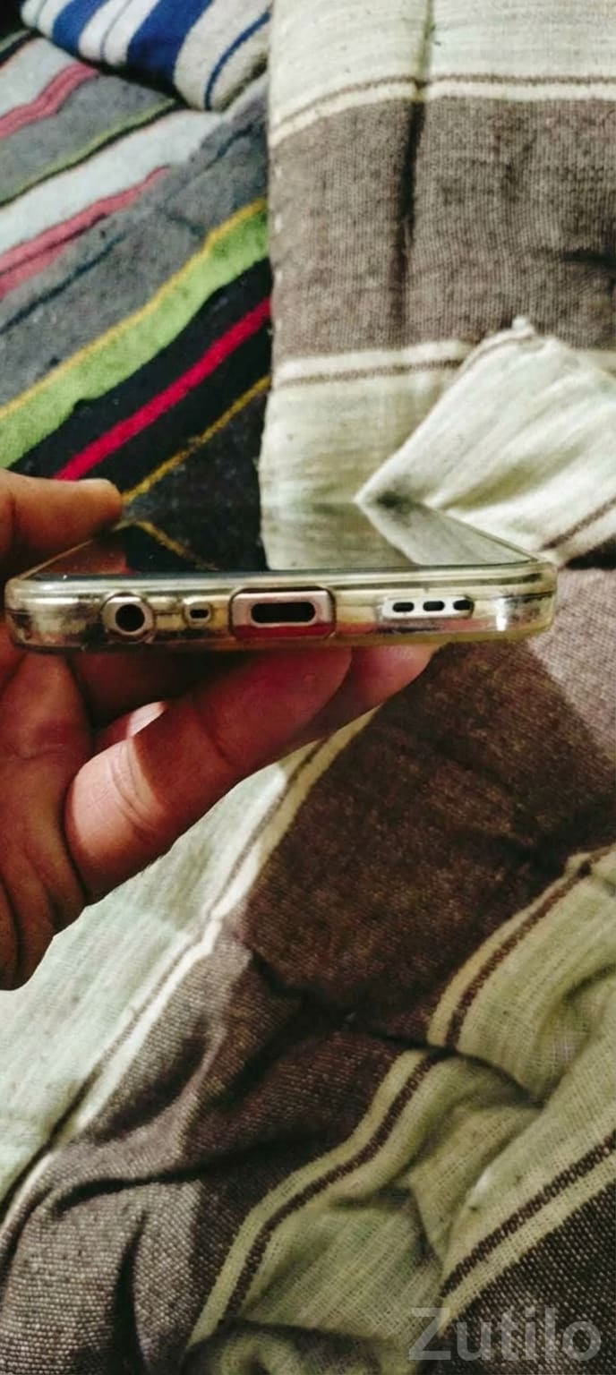 Oppo F17 Smartphone with Case - મોબાઇલ ફોન - અમદાવાદ શહેર - Image 1