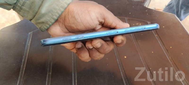 Used Bezel-Less Smartphone for Sale - Mobile Phones - Visavadar - Image 3