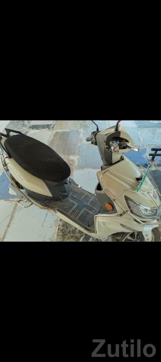 Used Beige Scooter 2022-23 Model - બાઇક્સ - જામજોધપુર - Image 1