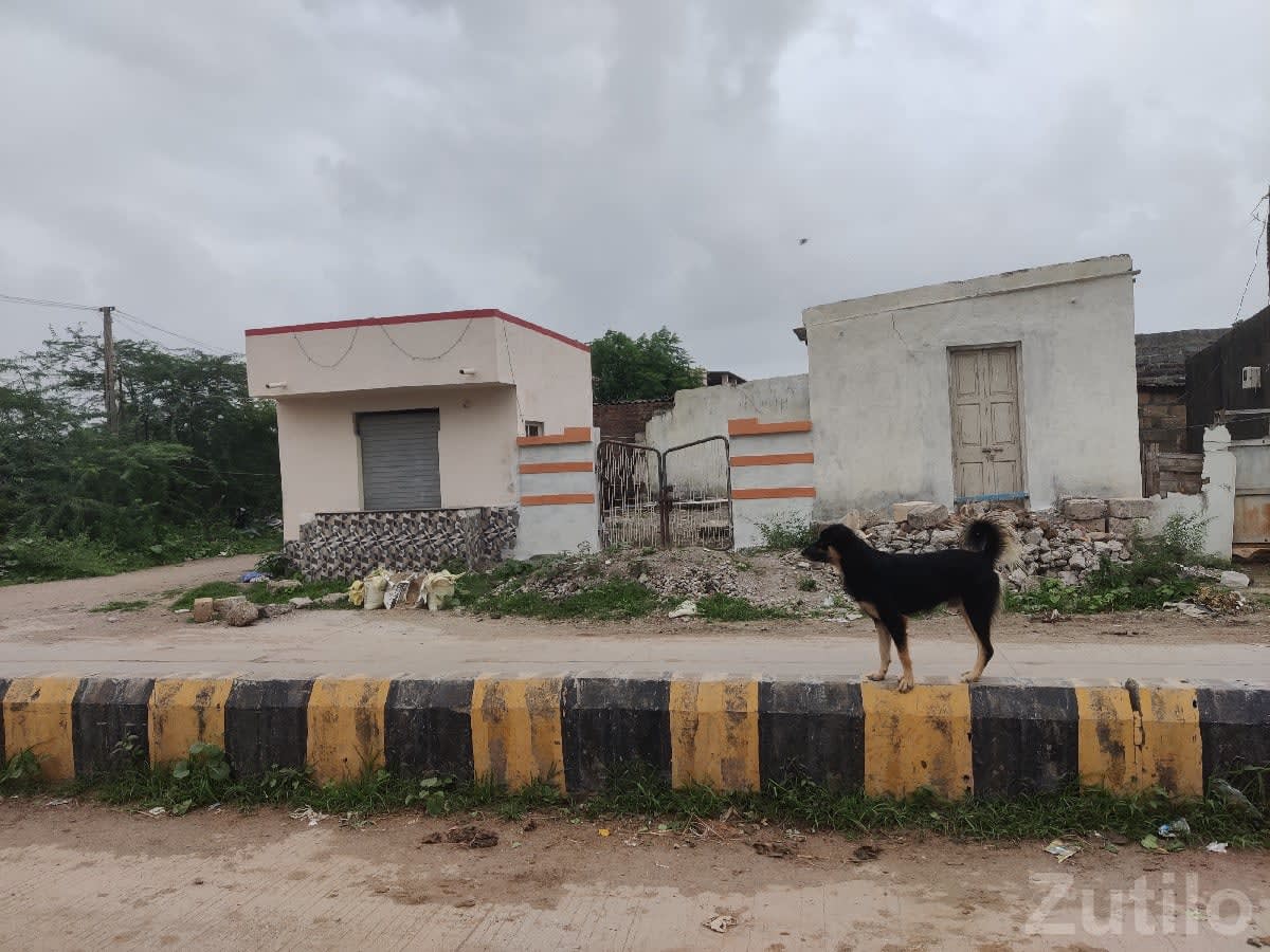 Road Touch Shop with 2 Room House Jamnagar - House for Sale - Jamnagar City - Image 1