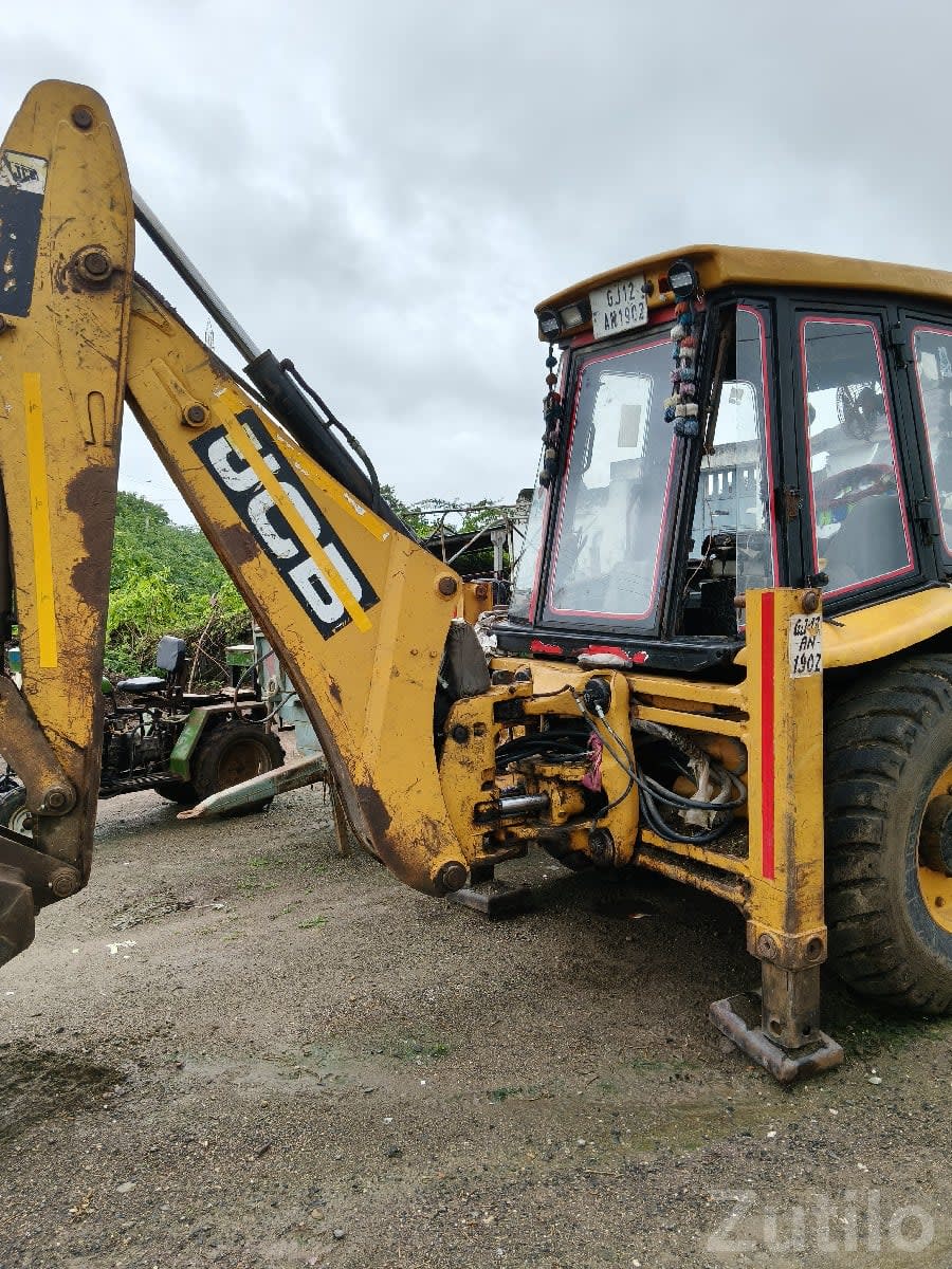 JCB Backhoe Loader 2010 Model for Sale - Construction Vehicles - Jafrabad - Image 1