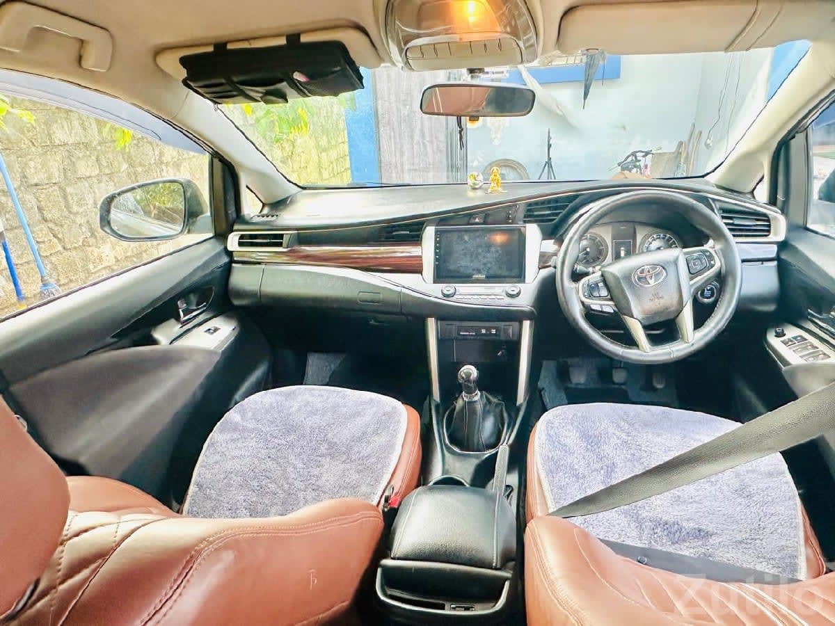 Toyota Innova Crysta V Diesel 2017 - Cars - Una - Image 2