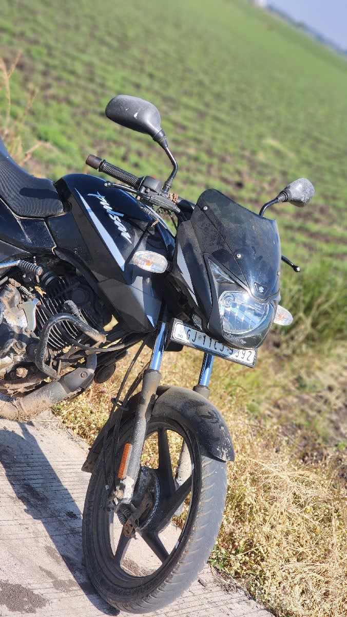 Bajaj Pulsar 125 Black Bike - Bikes - Mangrol - Image 1
