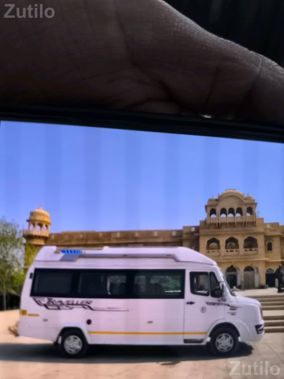 17 Seater Tempo Traveller Full AC 2022 - વેન્સ - સુરત શહેર - Image 1