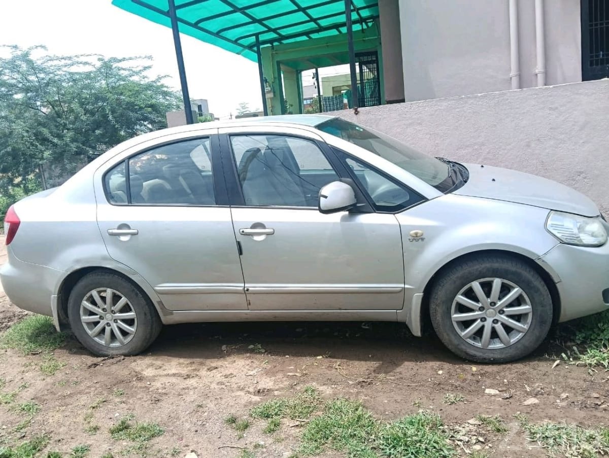 2010 Maruti Suzuki SX4 Sedan - કાર - સુરત શહેર - Image 1
