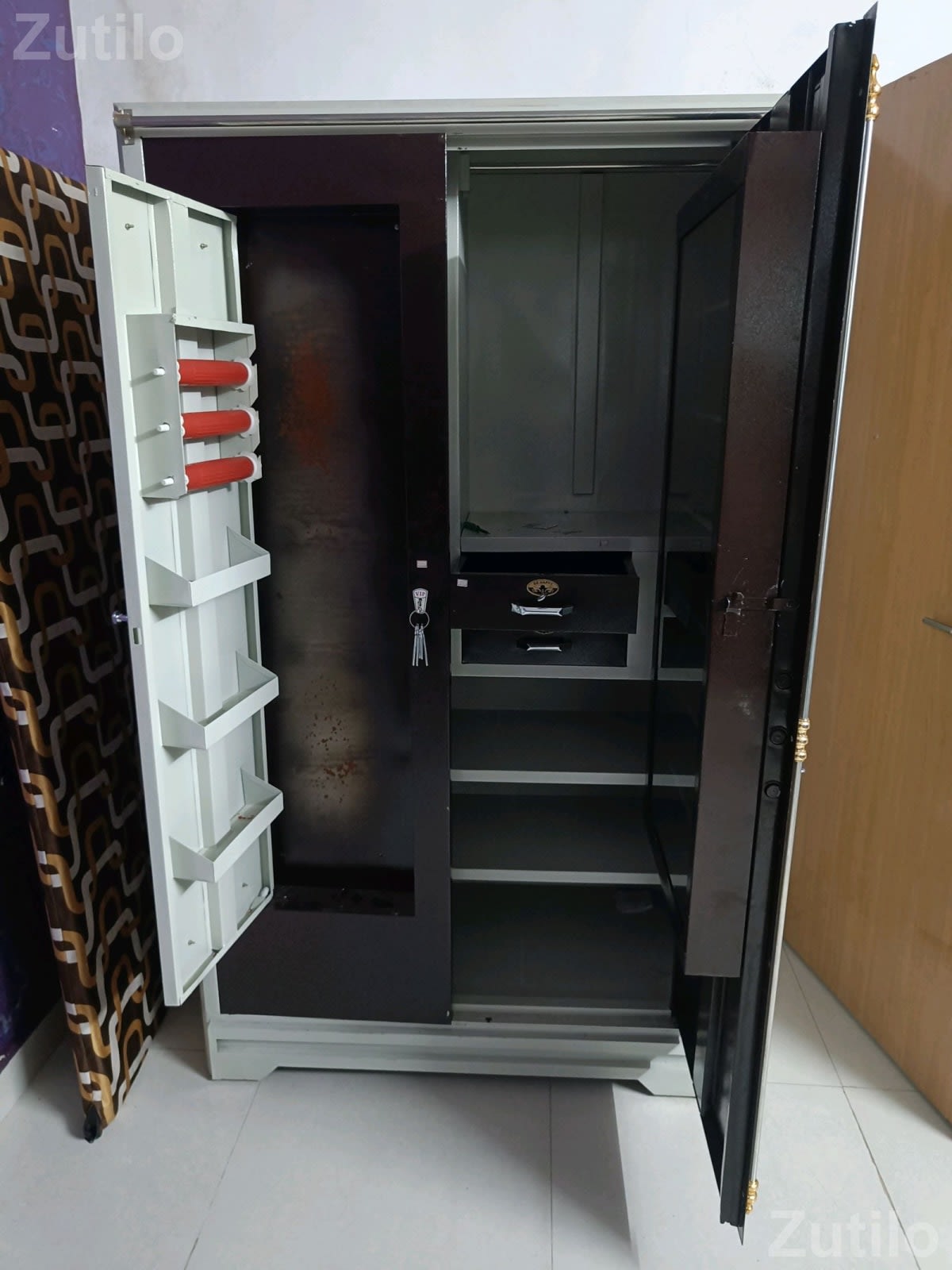 Steel Wardrobe Cupboard with Lock and Shelves - કબાટ અને સ્ટોરેજ - સુરત શહેર - Image 1