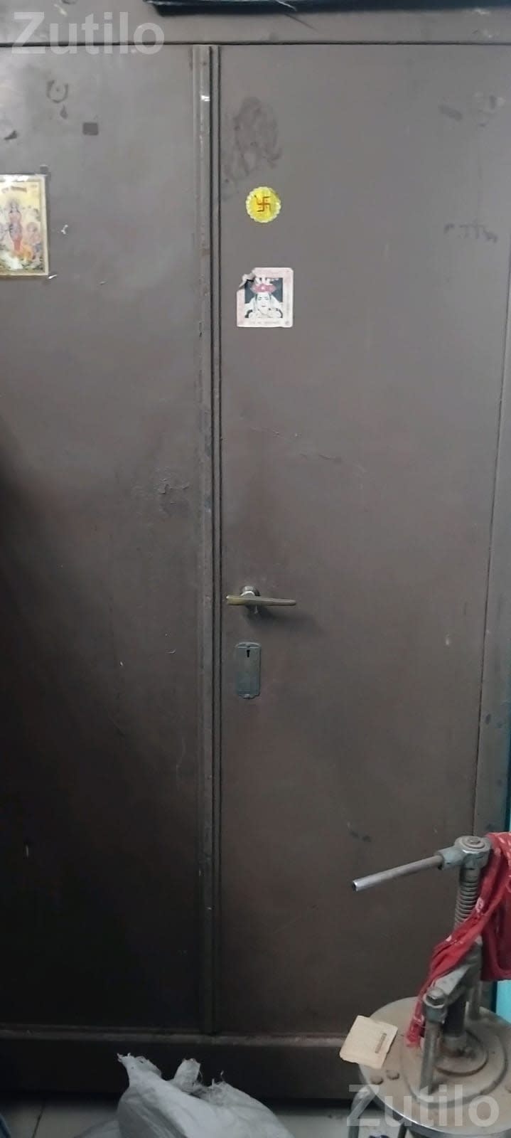Heavy Iron Fireproof Safe Locker - Office Furniture - Daskroi - Image 1