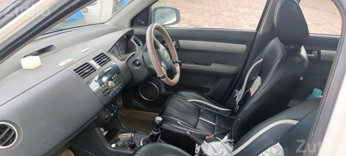 Maruti Suzuki Swift Dzire 2010 White - કાર - રાજકોટ શહેર - Image 3