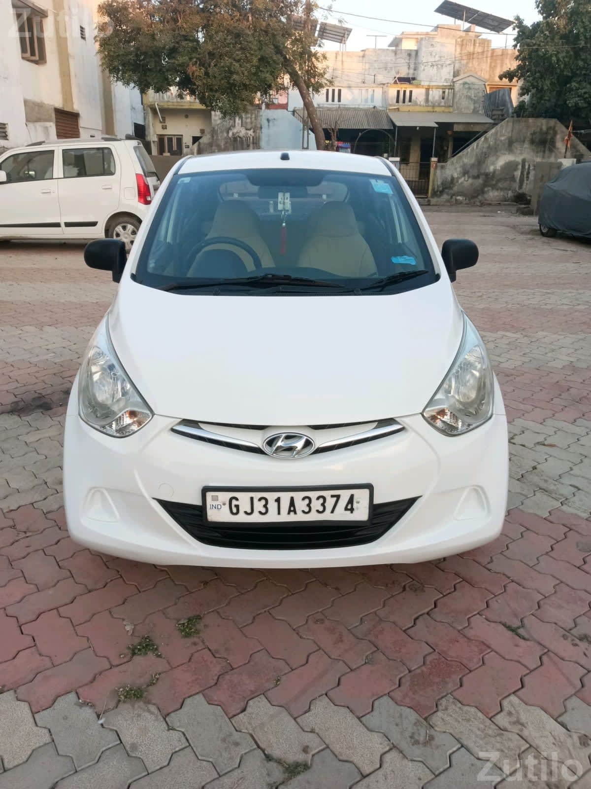 Hyundai Eon Era Plus 2016 CNG - કાર - જુનાગઢ - Image 5