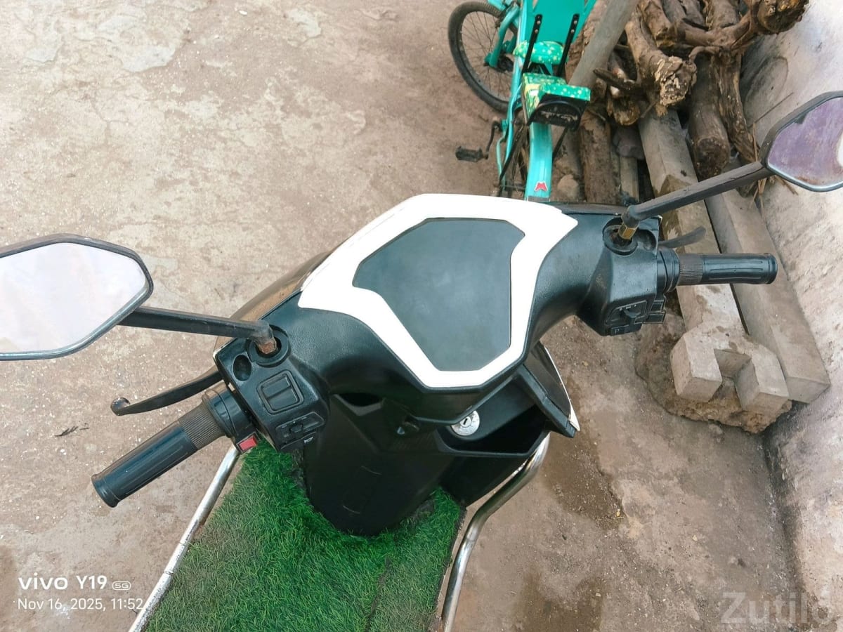 Zelio Eeva Electric Scooter - Bikes - Junagadh City - Image 2