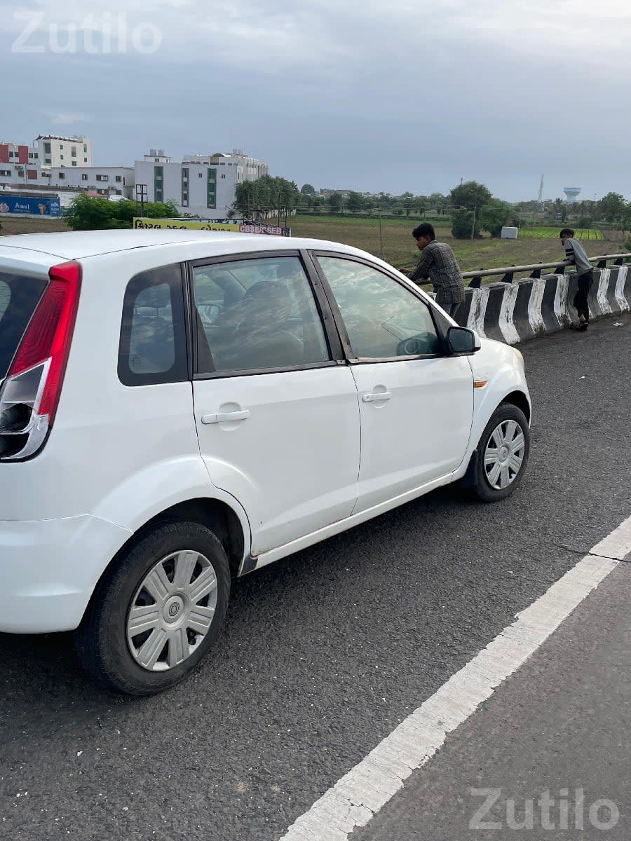 Ford Figo Petrol CNG Second Owner Car - કાર - ધોરાજી - Image 3