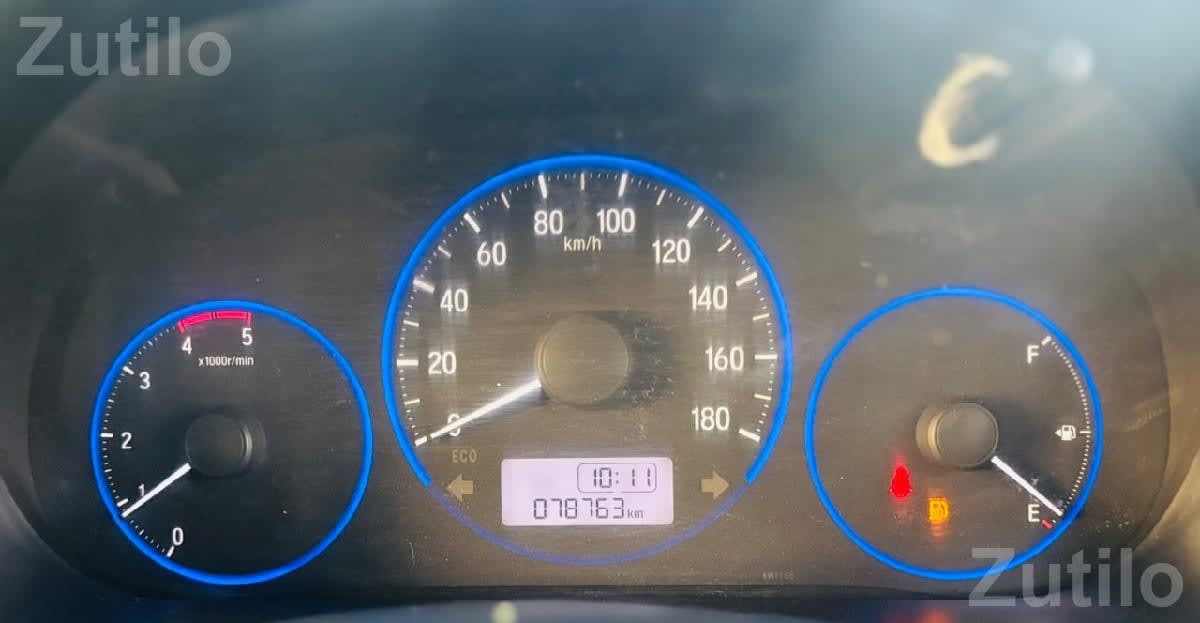 2015 Maruti Suzuki Swift VXI Petrol - Cars - Rajkot City - Image 3