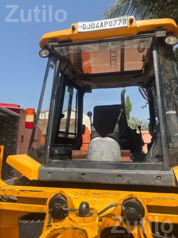 JCB 3DX Backhoe Loader 2013 - Construction Vehicles - Junagadh City - Image 1