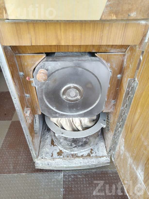 Domestic Flour Mill in Working Condition - Other Home Appliances - Limbdi - Image 1