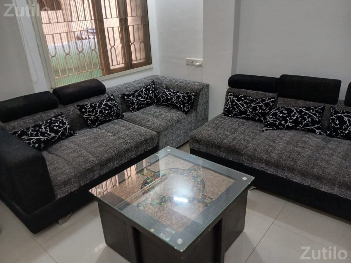 Sofa set with center table - સોફા સેટ - અમદાવાદ શહેર - Image 1