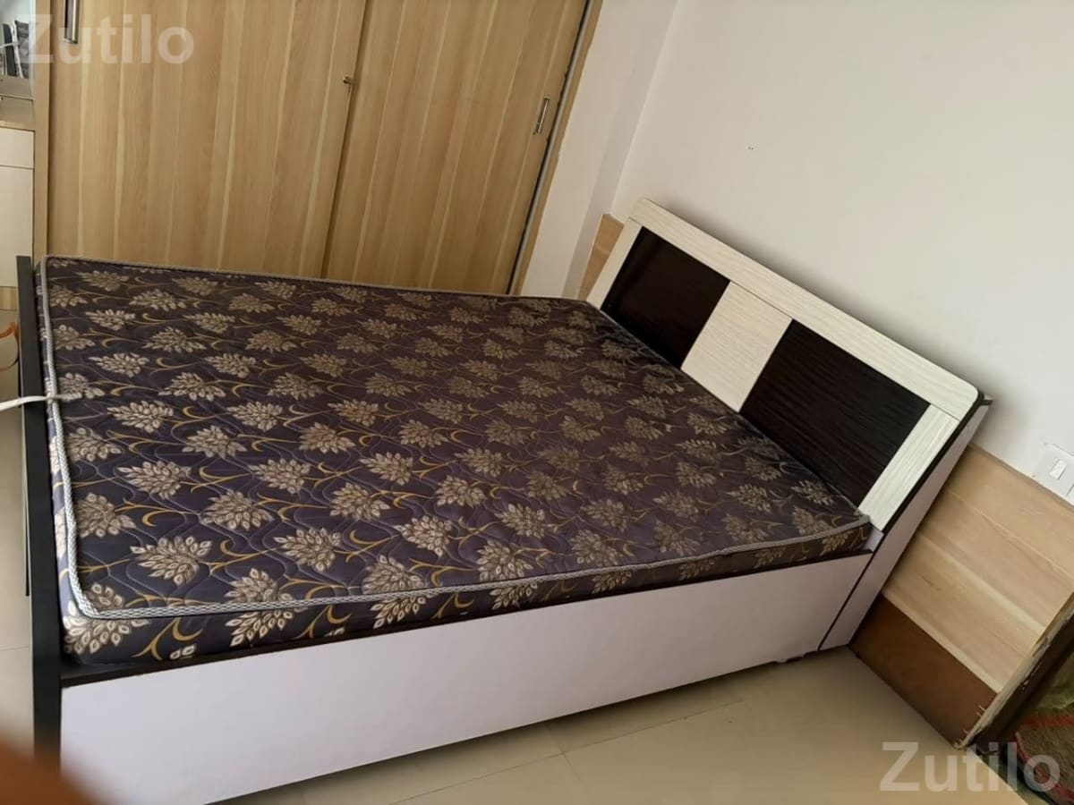 Double bed with mattress - Beds & Mattresses - Daskroi - Image 1