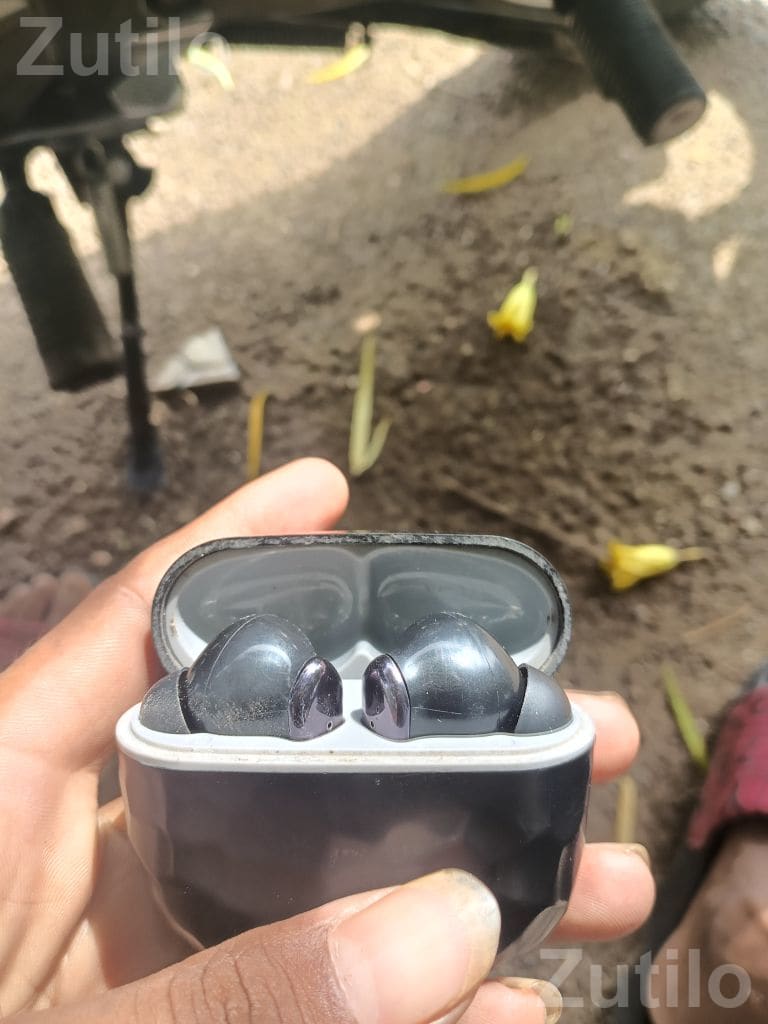 Black Wireless Earbuds Charging Case - ઇલેક્ટ્રોનિક ઍક્સેસરીઝ - પડધરી - Image 3