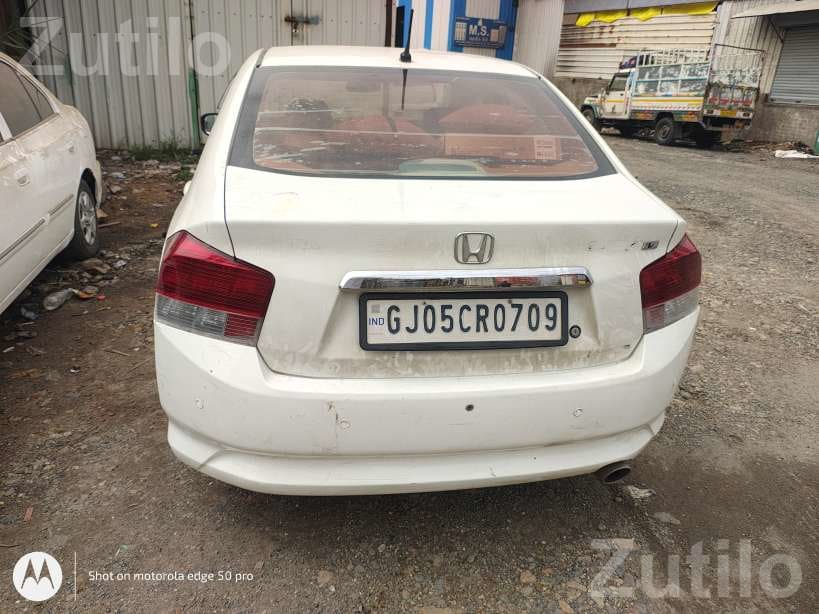 Honda City 2011 Petrol CNG White Sedan - કાર - સુરત શહેર - Image 5