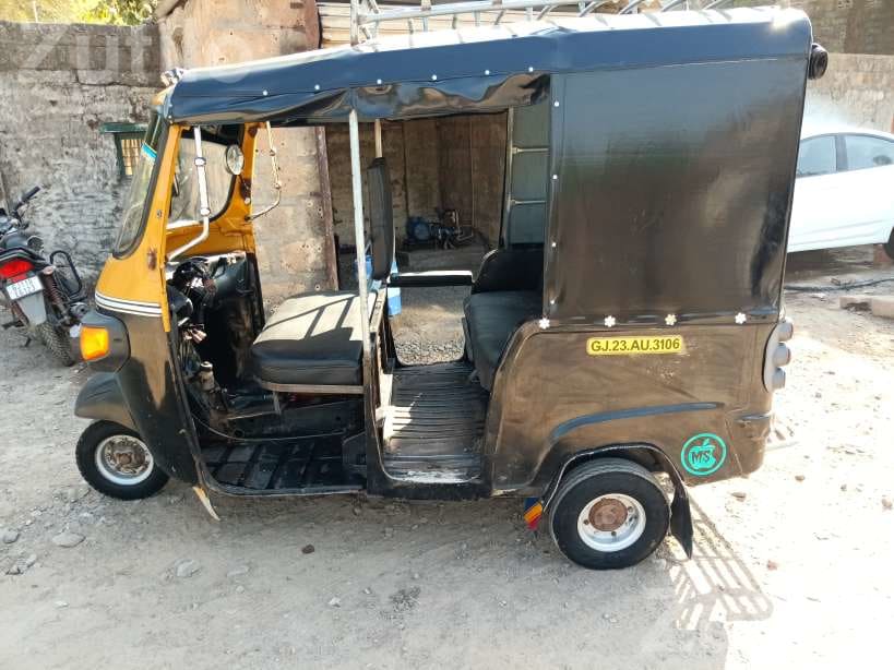 Piaggio Diesel Auto Rickshaw with New Hood - ઓટો રિક્ષા - જુનાગઢ - Image 1