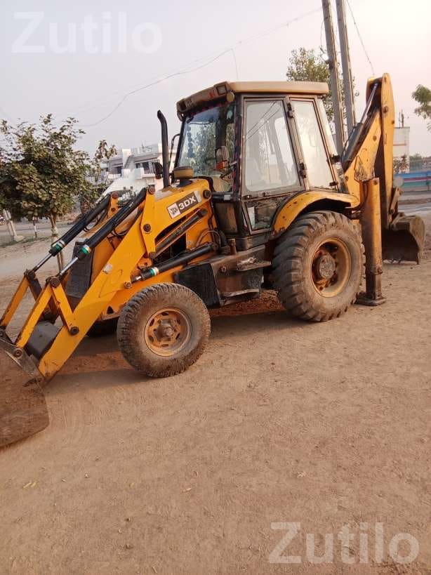 2010 Backhoe Loader, Second Owner - Construction Vehicles - Palanpur - Image 3