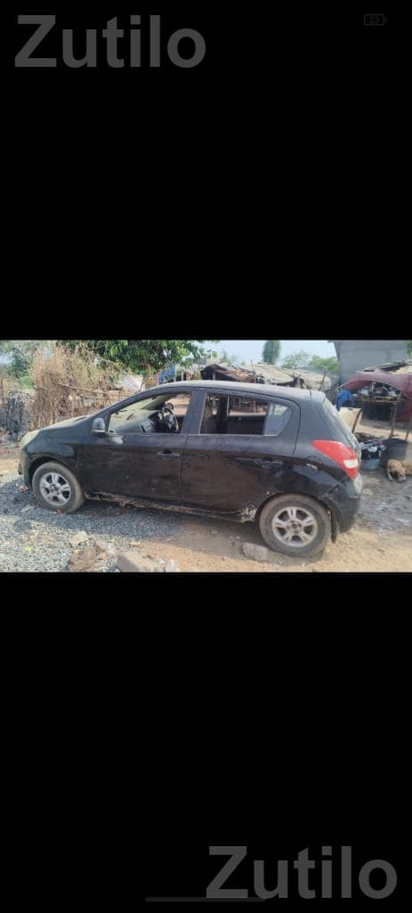 2011 Hyundai i20 Petrol Hatchback - કાર - ભુજ - Image 3