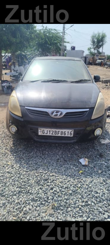 2011 Hyundai i20 Petrol Hatchback - કાર - ભુજ - Image 2