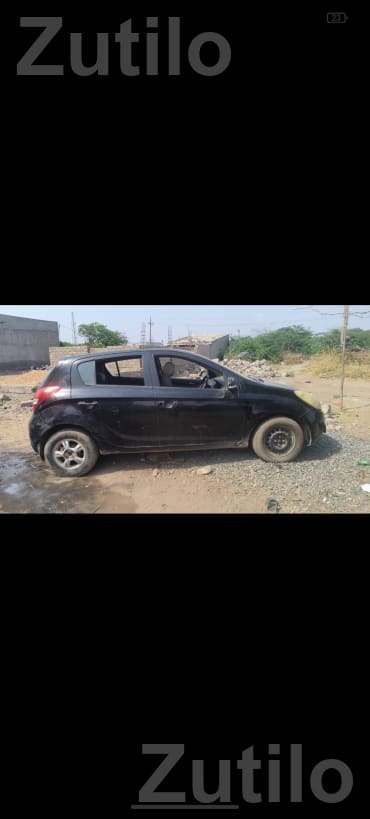 2011 Hyundai i20 Petrol Hatchback - કાર - ભુજ - Image 5