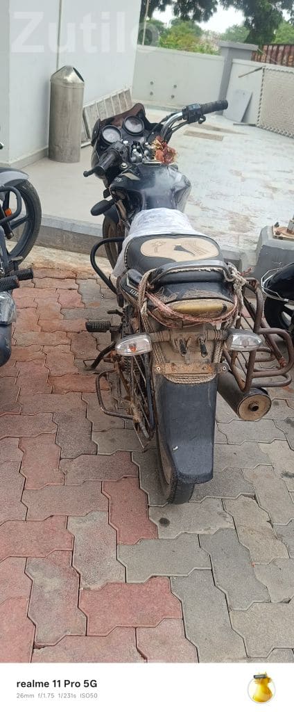 2012 Bajaj Discover Motorcycle with RC Book - Bikes - Lalpur - Image 3