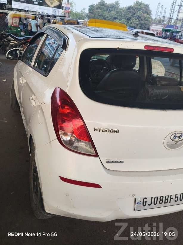 2014 Hyundai i20 Sportz Diesel Hatchback - Cars - Mehsana City - Image 3