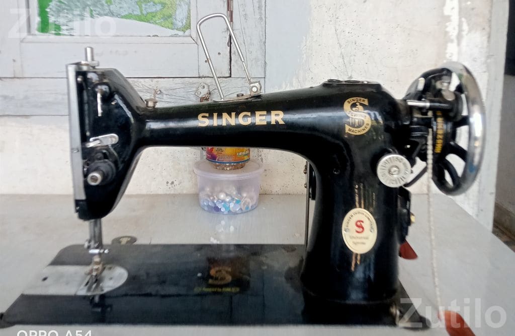 Singer Sewing Machine Used 2 Months with Bill - ટેક્સટાઇલ મશીનરી - ઉંઝા - Image 4