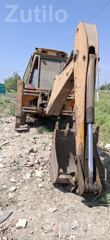 JCB Backhoe Loader 2004 Model for Scrap - Construction Vehicles - Kadi - Image 3