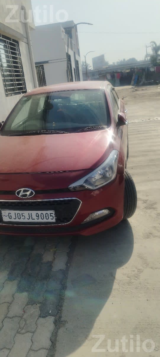 Hyundai i20 2015 Red Hatchback Car - કાર - કામરેજ - Image 2