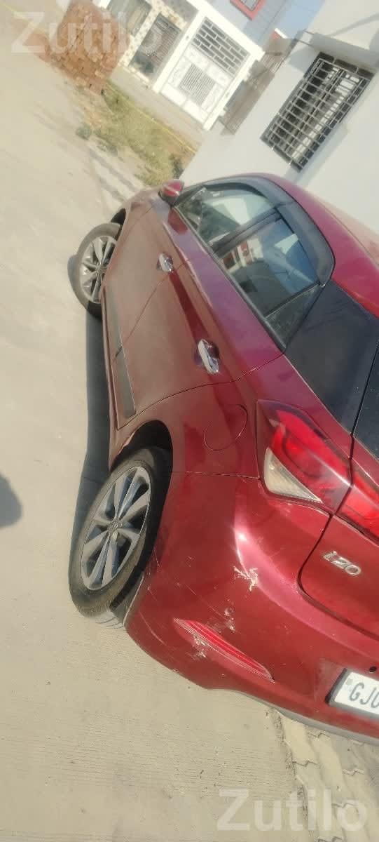 Hyundai i20 2015 Red Hatchback Car - કાર - કામરેજ - Image 3
