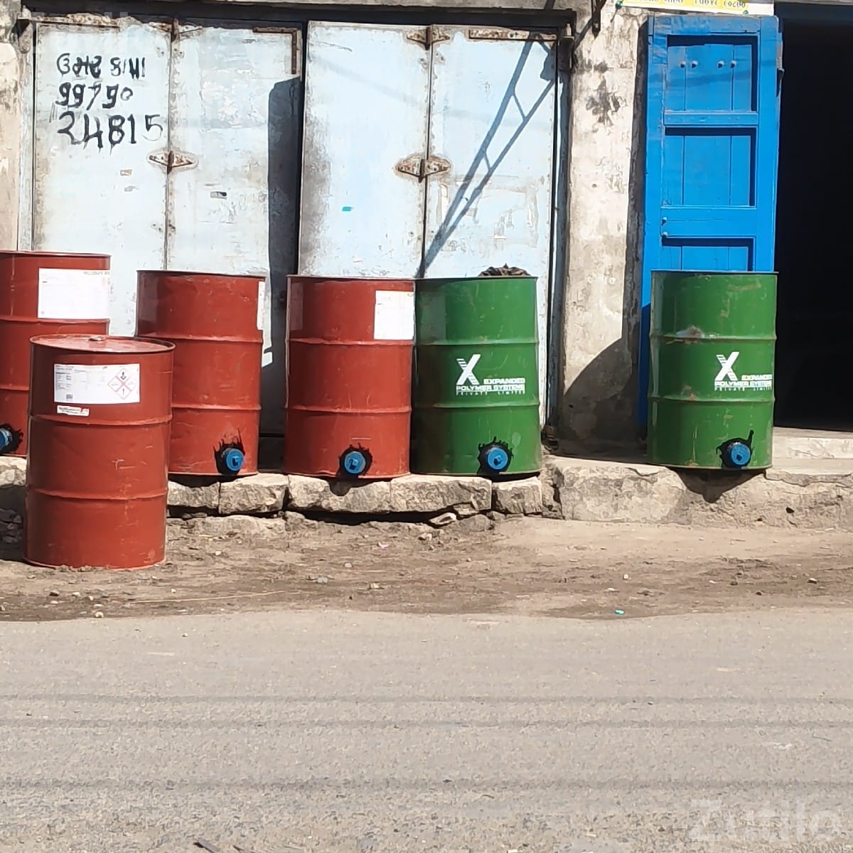 Blue Plastic Storage Barrels with Lids - Other Industrial Items - Mangrol - Image 3