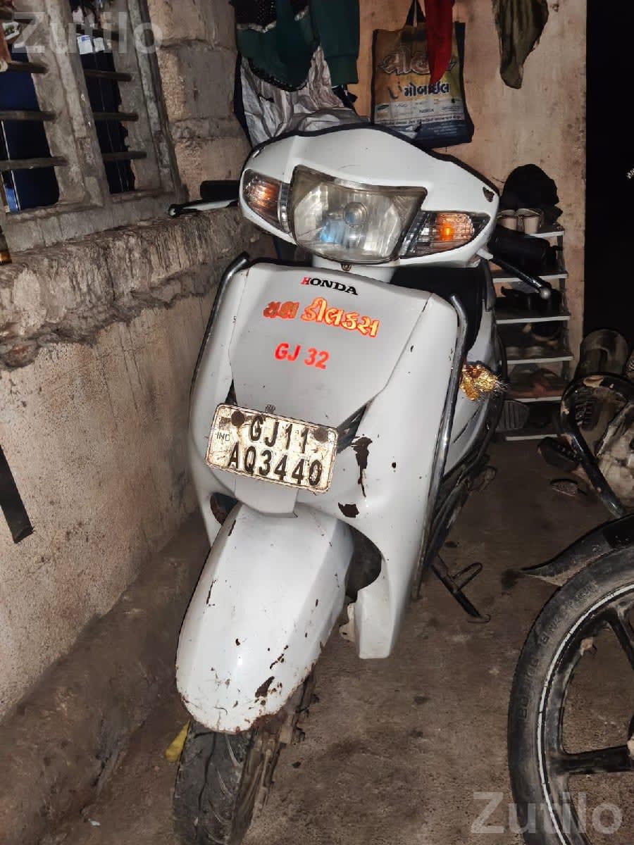 Honda Activa 2014 White Scooter - બાઇક્સ - ઢોકડવા - Image 3