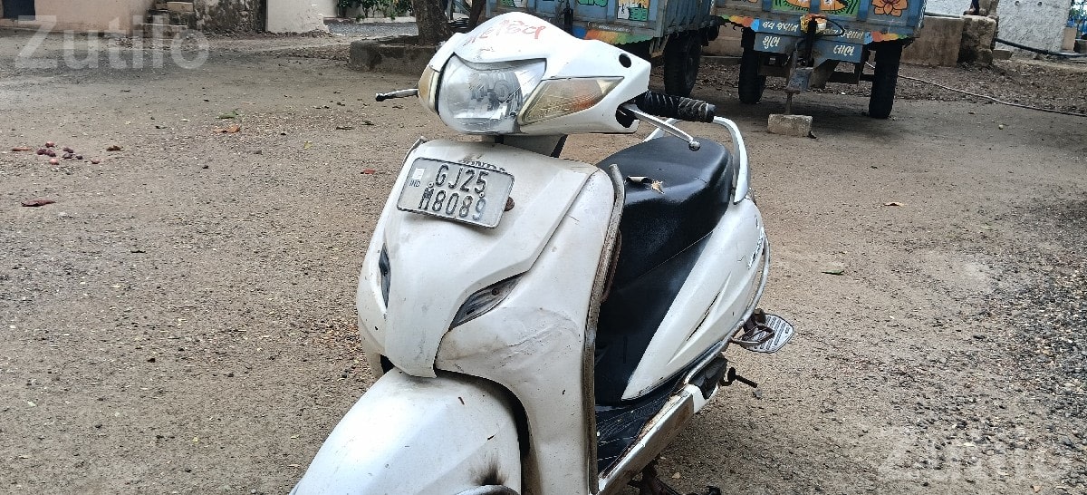 White Honda Activa Scooter for Sale - Bikes - Modhvada - Image 1