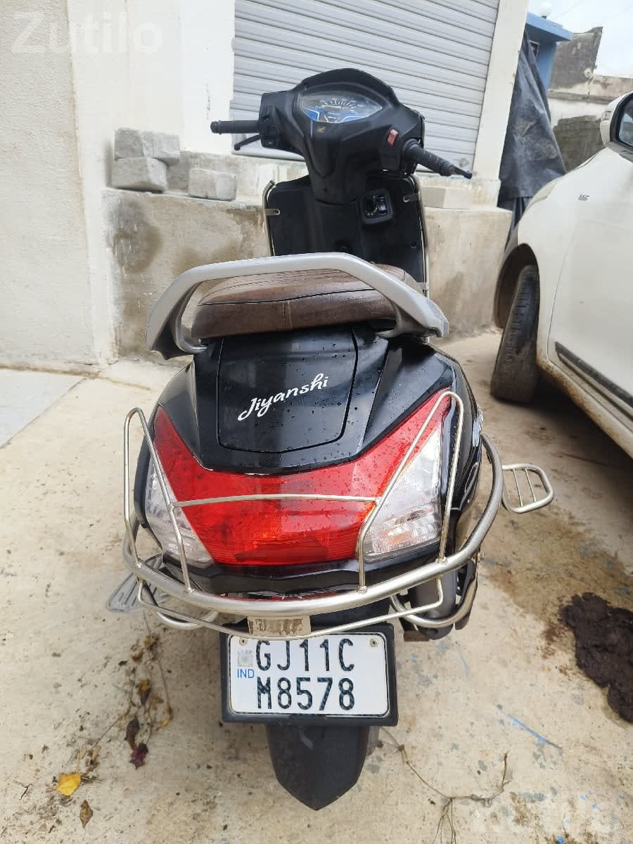 Honda Activa Smart 2023 1 Owner Scooter - બાઇક્સ - જુનાગઢ - Image 2