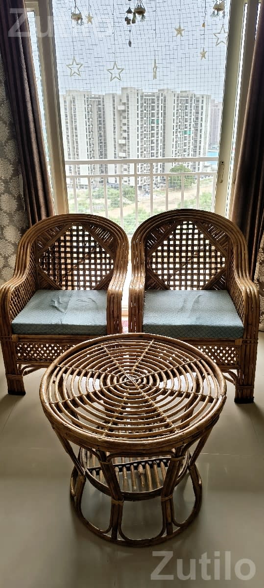 Cane chairs and tea table - ઓફિસ ફર્નિચર - અમદાવાદ શહેર - Image 1