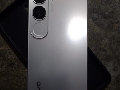 VIVO Y300 વેચવાનો છે VIVO Y300 વેચવાનો છે