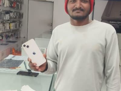 I phone 13 . 128 GB white I phone 13 . 128 GB white