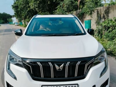 Mahindra XUV700 Premium White SUV Mahindra XUV700 Premium White SUV