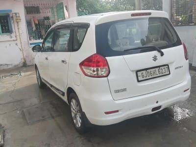 White Maruti Suzuki Ertiga MPV White Maruti Suzuki Ertiga MPV