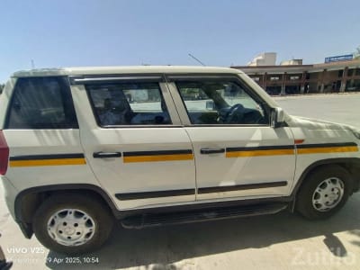 White Mahindra TUV300 Commercial SUV White Mahindra TUV300 Commercial SUV