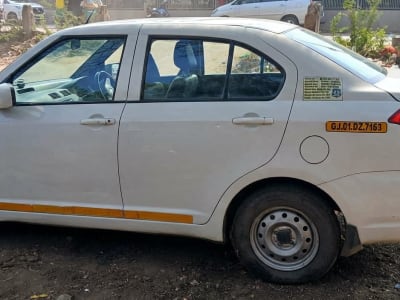 Maruti Swift Dzire 2016 White Sedan Maruti Swift Dzire 2016 White Sedan