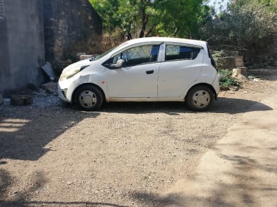 White Small City Car for Quick Sale White Small City Car for Quick Sale