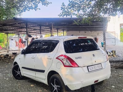 Maruti Swift 2012 White Hatchback Maruti Swift 2012 White Hatchback